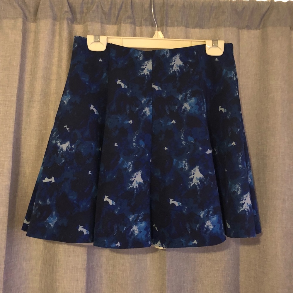 Lightweight comfortable skirt